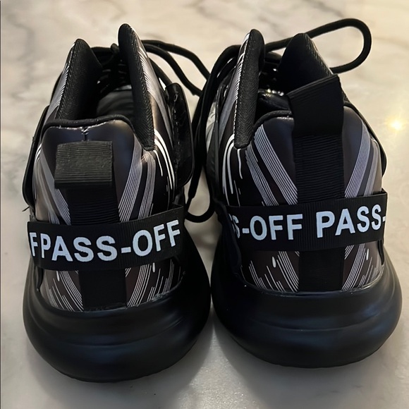 🎈Black and White Athletic Sneakers🎁Fill a Box for $20 Sale 📦 - Picture 3 of 8